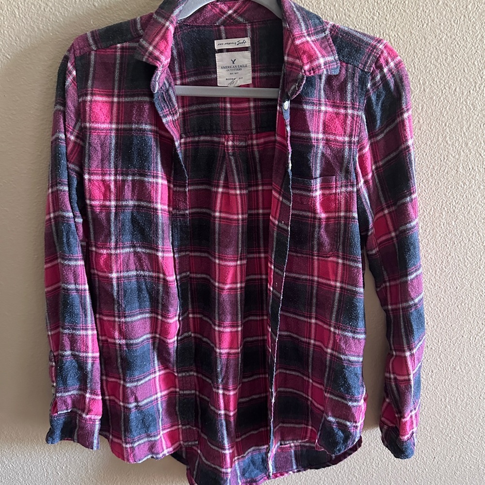 American Eagle Outfitters Black and Red Button Down Shirt
